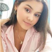 Profesora colombiana ofrece clases de ciencias sociales y humanidades